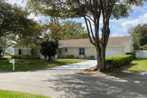 House in Miami, Florida 4 bedrooms, 200.02 sq.m. № 1802672 - photo 1