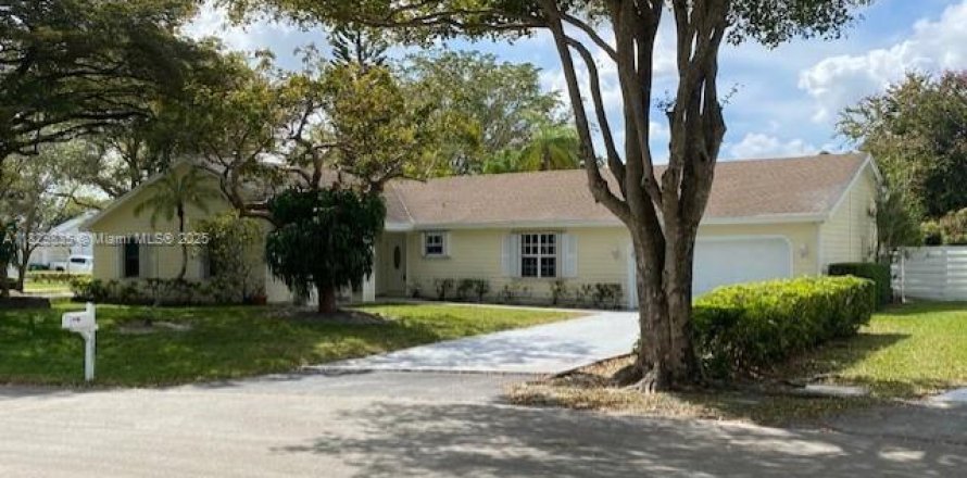 House in Miami, Florida 4 bedrooms, 200.02 sq.m. № 1802672