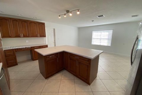 House in Miami, Florida 4 bedrooms, 200.02 sq.m. № 1802672 - photo 8