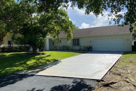 House in Miami, Florida 4 bedrooms, 200.02 sq.m. № 1802672 - photo 23