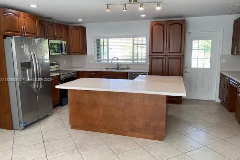 House in Miami, Florida 4 bedrooms, 200.02 sq.m. № 1802672 - photo 7