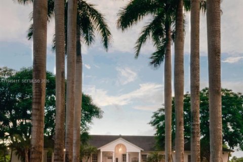 House in Homestead, Florida 6 bedrooms, 371.05 sq.m. № 2009230 - photo 2