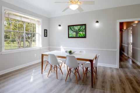 House in Homestead, Florida 6 bedrooms, 371.05 sq.m. № 2009230 - photo 8