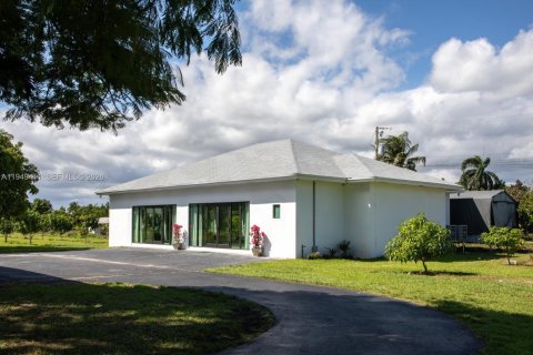 House in Homestead, Florida 6 bedrooms, 371.05 sq.m. № 2009230 - photo 21
