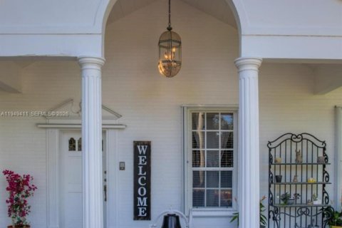 House in Homestead, Florida 6 bedrooms, 371.05 sq.m. № 2009230 - photo 9