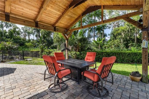 House in Tavares, Florida 4 bedrooms, 280.56 sq.m. № 2203664 - photo 29