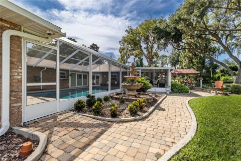 House in Tavares, Florida 4 bedrooms, 280.56 sq.m. № 2203664 - photo 23