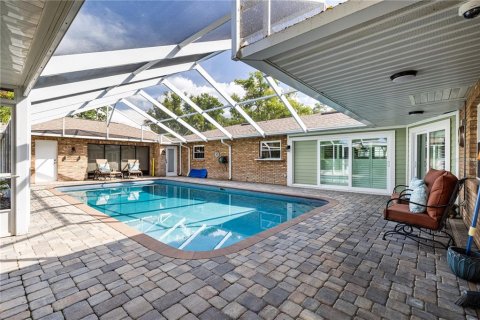 House in Tavares, Florida 4 bedrooms, 280.56 sq.m. № 2203664 - photo 22