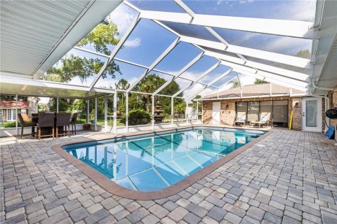 House in Tavares, Florida 4 bedrooms, 280.56 sq.m. № 2203664 - photo 20