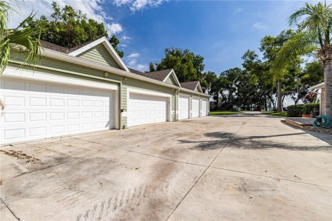 House in Tavares, Florida 4 bedrooms, 280.56 sq.m. № 2203664 - photo 16