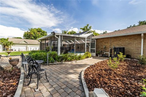 House in Tavares, Florida 4 bedrooms, 280.56 sq.m. № 2203664 - photo 30
