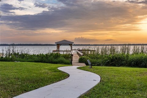 House in Tavares, Florida 4 bedrooms, 280.56 sq.m. № 2203664 - photo 6