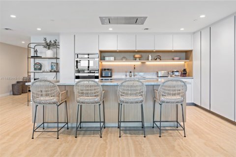 Condo in Bay Harbor Islands, Florida, 3 bedrooms  № 2014126 - photo 6