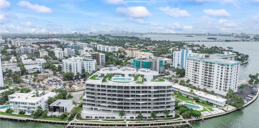 Condo in Bay Harbor Islands, Florida, 3 bedrooms  № 2014126