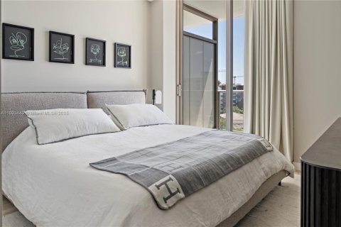 Condo in Bay Harbor Islands, Florida, 3 bedrooms  № 2014126 - photo 17