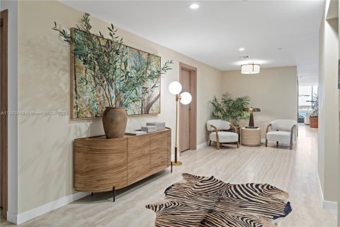 Condo in Bay Harbor Islands, Florida, 3 bedrooms  № 2014126 - photo 13