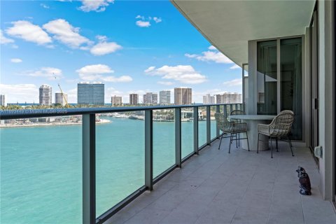 Condo in Bay Harbor Islands, Florida, 3 bedrooms  № 2014126 - photo 19