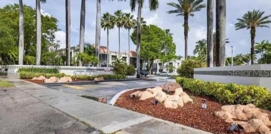 Condo in Miami, Florida, 1 bedroom  № 2073508