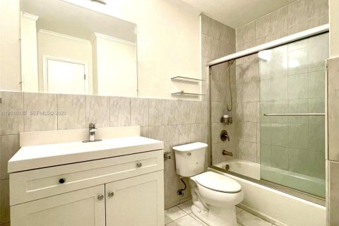 Condo in Miami, Florida, 1 bedroom  № 2073508 - photo 4