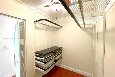 Condo in Miami, Florida, 1 bedroom  № 2073508 - photo 7