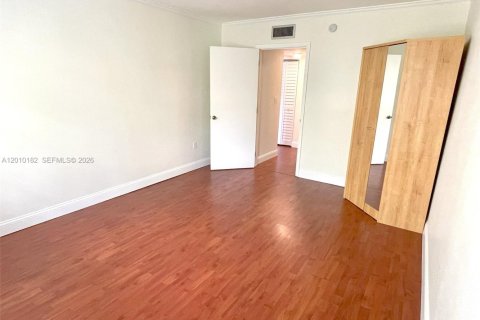 Condo in Miami, Florida, 1 bedroom  № 2073508 - photo 3