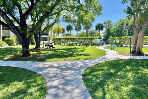 Condo in Miami, Florida, 1 bedroom  № 2073508 - photo 11