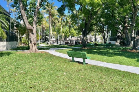 Condo in Miami, Florida, 1 bedroom  № 2073508 - photo 10