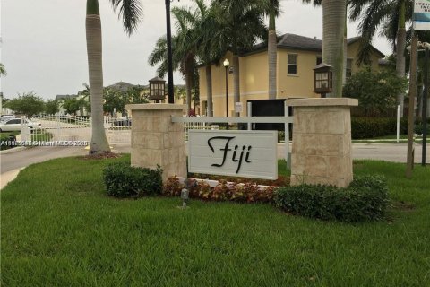 Casa en alquiler en Homestead, Florida, 3 dormitorios, 126.81 m2 № 1924390 - foto 1