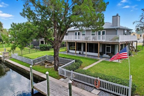 Casa en venta en Crystal River, Florida, 3 dormitorios, 195.19 m2 № 1905264 - foto 1