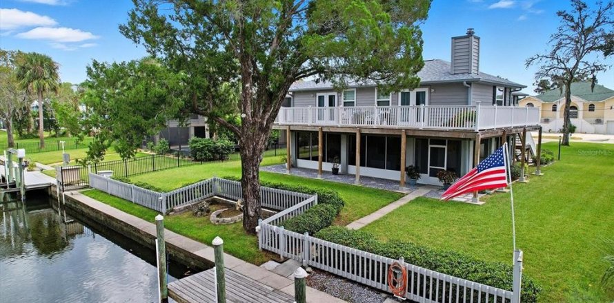 Villa ou maison à Crystal River, Floride 3 chambres, 195.19 m2 № 1905264