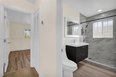 House in Miami, Florida 3 bedrooms, 136.38 sq.m. № 2002429 - photo 29