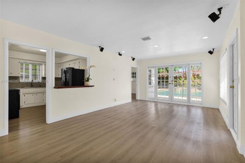 House in Miami, Florida 3 bedrooms, 136.38 sq.m. № 2002429 - photo 16