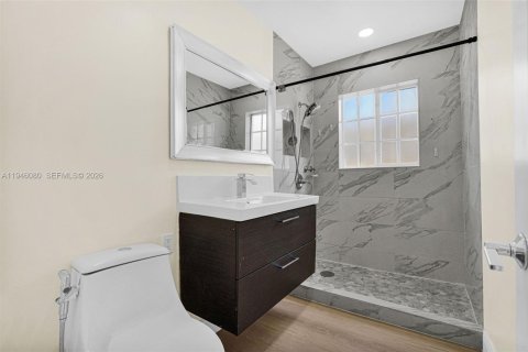 House in Miami, Florida 3 bedrooms, 136.38 sq.m. № 2002429 - photo 28