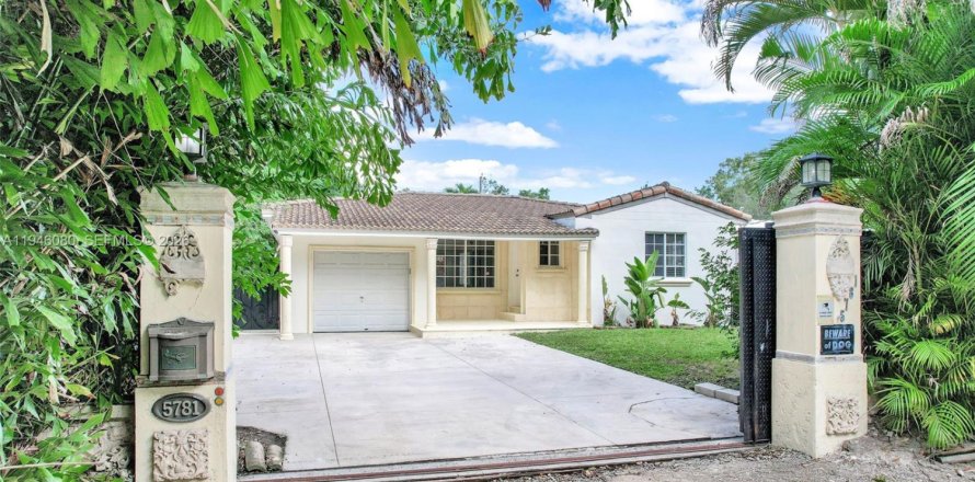 House in Miami, Florida 3 bedrooms, 136.38 sq.m. № 2002429