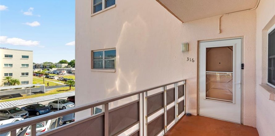 Condominio en Saint Petersburg, Florida, 2 dormitorios  № 2234587