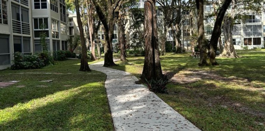 Condo in Lauderdale Lakes, Florida, 2 bedrooms  № 930165