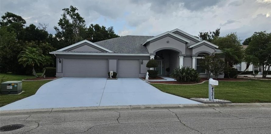 House in Mulberry, Florida 4 bedrooms, 266.16 sq.m. № 1761331