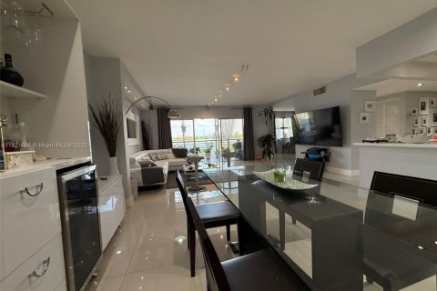 Купить кондоминиум в Майами, Флорида 2 спальни, 132.66м2, № 1781746 - фото 4