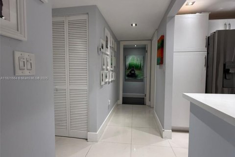 Купить кондоминиум в Майами, Флорида 2 спальни, 132.66м2, № 1781746 - фото 21