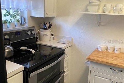 House in Crystal River, Florida 2 bedrooms, 147.16 sq.m. № 1536694 - photo 8