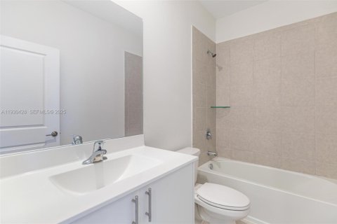 Townhouse in Homestead, Florida 3 bedrooms, 166.85 sq.m. № 1989397 - photo 17