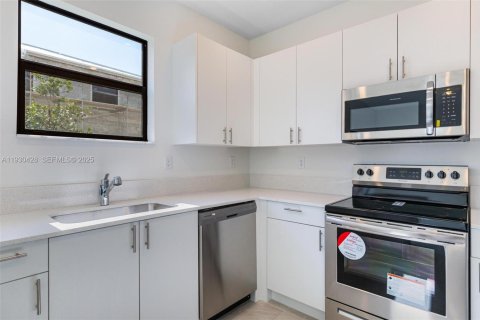 Townhouse in Homestead, Florida 3 bedrooms, 166.85 sq.m. № 1989397 - photo 5