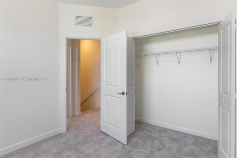 Townhouse in Homestead, Florida 3 bedrooms, 166.85 sq.m. № 1989397 - photo 10