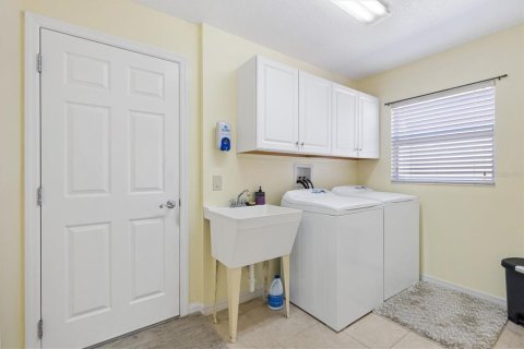 House in The Villages, Florida 3 bedrooms, 153.66 sq.m. № 1907795 - photo 22