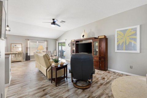 House in The Villages, Florida 3 bedrooms, 153.66 sq.m. № 1907795 - photo 4