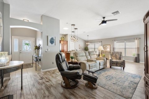 House in The Villages, Florida 3 bedrooms, 153.66 sq.m. № 1907795 - photo 5