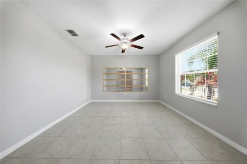 House in Sun City Center, Florida 4 bedrooms, 244.8 sq.m. № 2217775 - photo 12