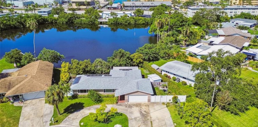 Villa ou maison à Saint Petersburg, Floride 3 chambres, 135.82 m2 № 1856058