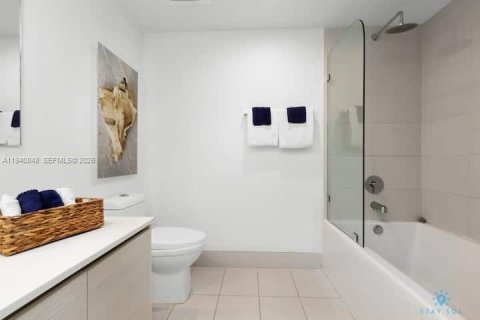 Copropriété à vendre à Hallandale Beach, Floride: 2 chambres, 95.5 m2 № 2088639 - photo 16