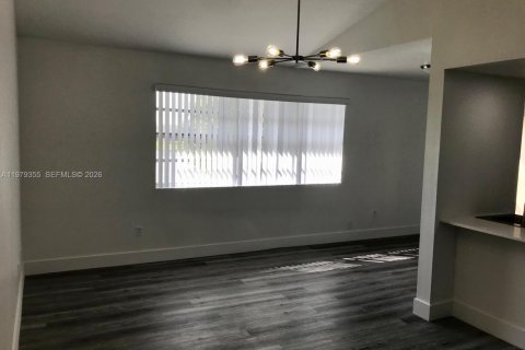 Copropriété à louer à Miami, Floride: 2 chambres, 101.54 m2 № 2046039 - photo 2